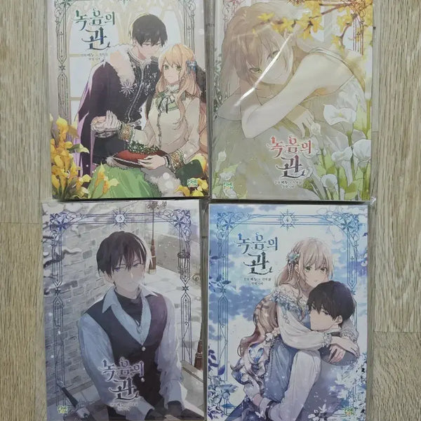 [BUNJANG] The Record of a Flower Webtoon Vol. 1-4 Bundle Set / 녹음의 관 웹툰 단행본 1~4권 일괄 판매합니다.
