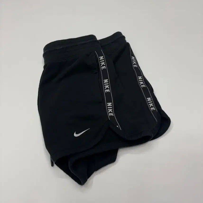 [BUNJANG] Nike Logo Tape Shorts - Women's XL / Nike 나이키 로고 테이프 쇼츠 반바지