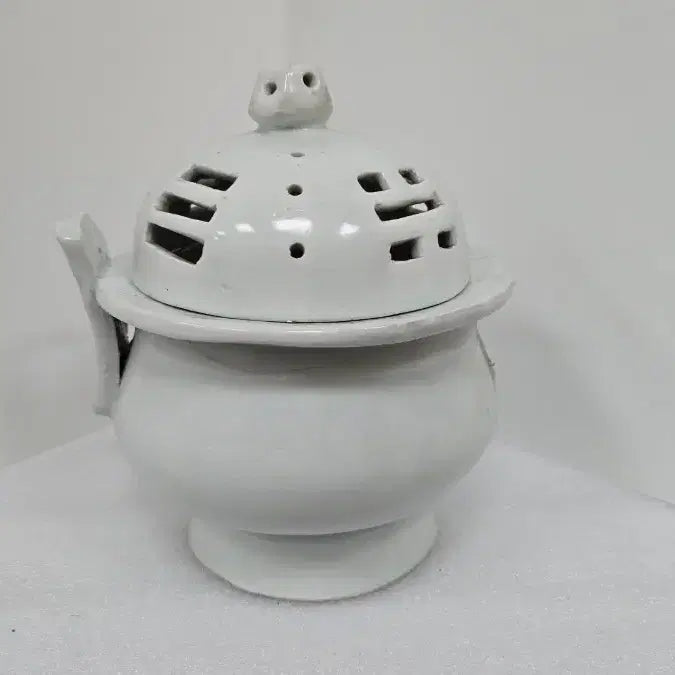 [BUNJANG] Joseon Dynasty White Porcelain Openwork Incense Burner / 골동품 백자 투각향로