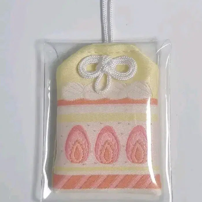 [BUNJANG] Strawberry Shortcake Omamori Charm / 딸기쇼트케이크 오마모리 키링