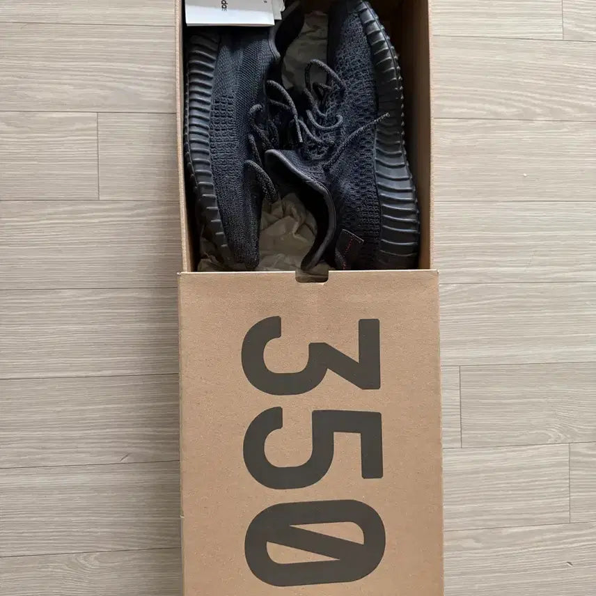 [BUNJANG] Adidas Yeezy Boost 350 V2 Black / 아디다스 이지부스트 350 V2 블랙 260