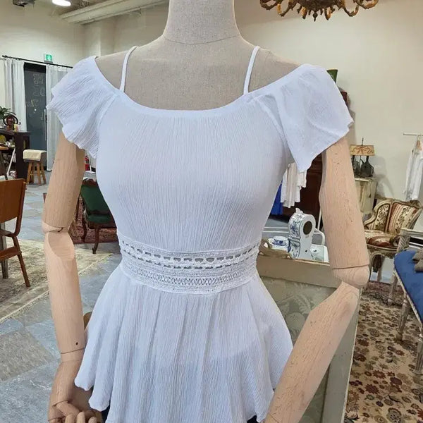 [BUNJANG] White Off-the-Shoulder Lace Bustier Blouse (XS-S) / [XS~S/여신] 화이트 오프숄더 레이스 뷔스티에 샬랄라 블라우스