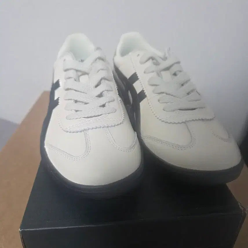 [BUNJANG] Onitsuka Tiger Tokuten White Black Shoes / 오니츠카타이거 토쿠텐 화이트블랙  225,240