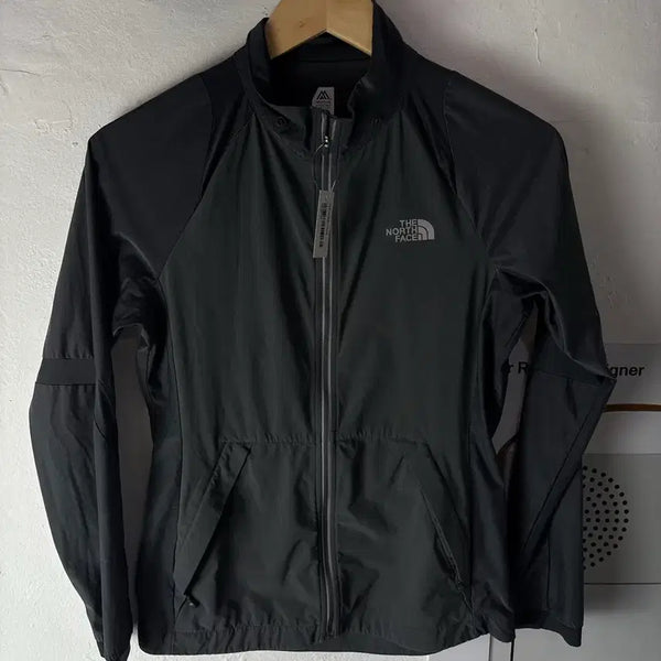 [BUNJANG] The North Face Windbreaker Jacket (Size S) / 노스페이스 바람막이