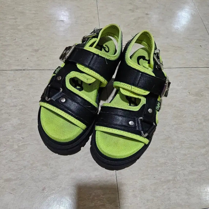 [BUNJANG] Buffalo London Platform Sandals / Buffalo london 버팔로 통굽 키높이 샌달 샌들 블랙 그린