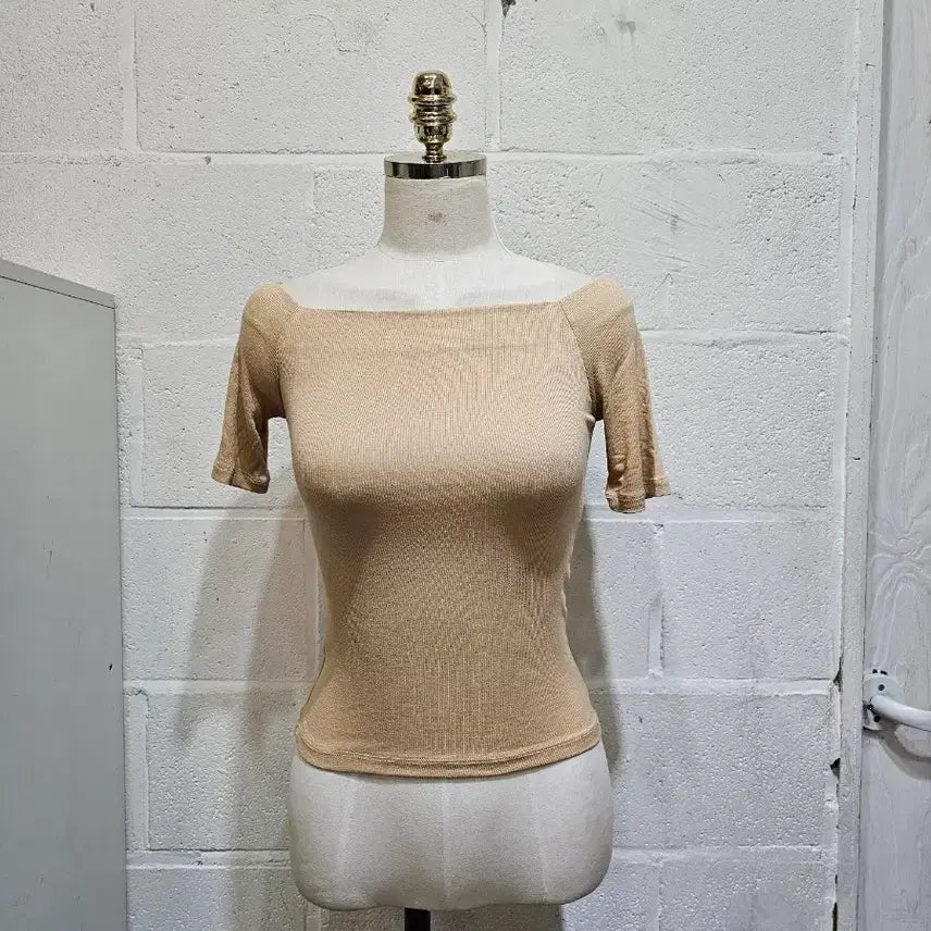 [BUNJANG] Off-Shoulder Cropped Ribbed Short-Sleeve Top - Beige / 오프숄더 크롭 골지 반팔- 베이지