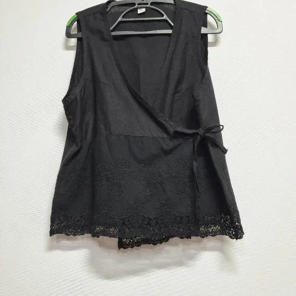 [BUNJANG] Ossu Black Lace Sleeveless Wrap Vest / ossu 블랙 레이스 민소매 랩 베스트