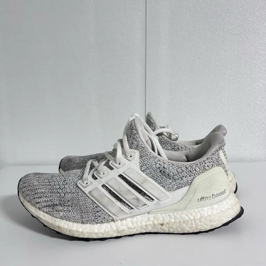 [BUNJANG] Adidas Ultraboost Sneakers (260) / 아디다스 울트라부스트 (260)