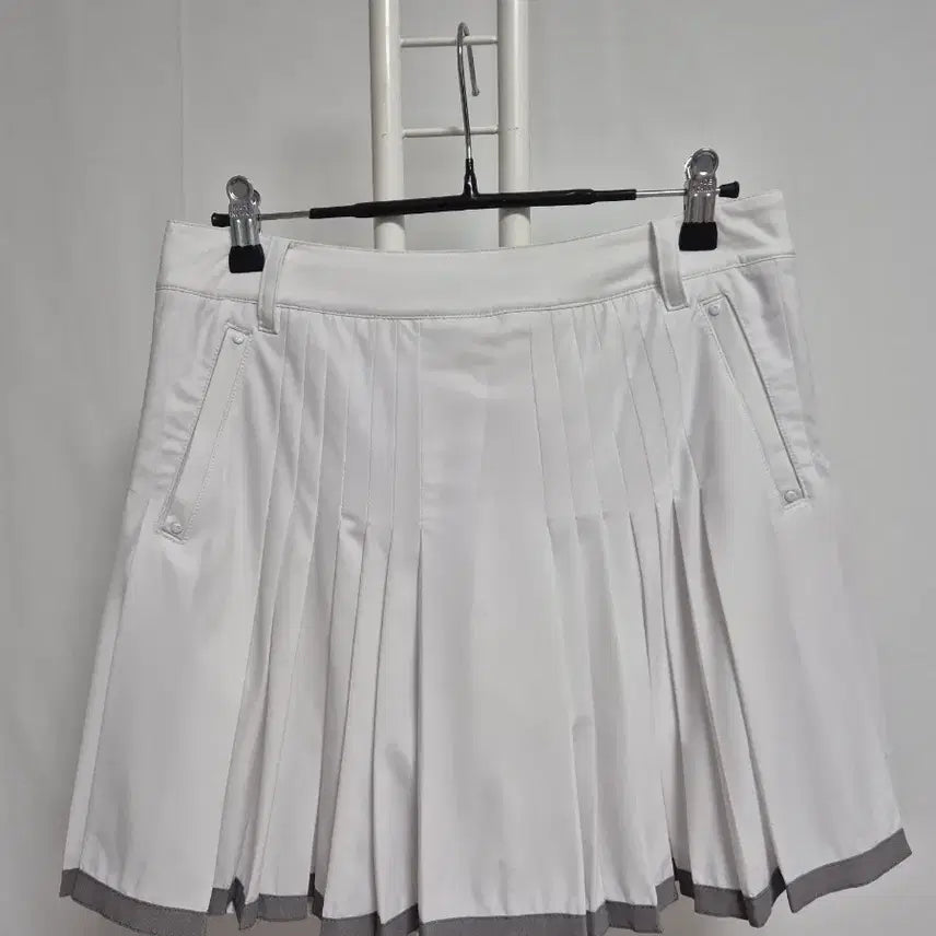 [BUNJANG] Saint Andrews Pleated Golf Skirt White Gray Color Block / 세인트앤드류스 플리츠 골프 스커트 화이트 그레이 배색