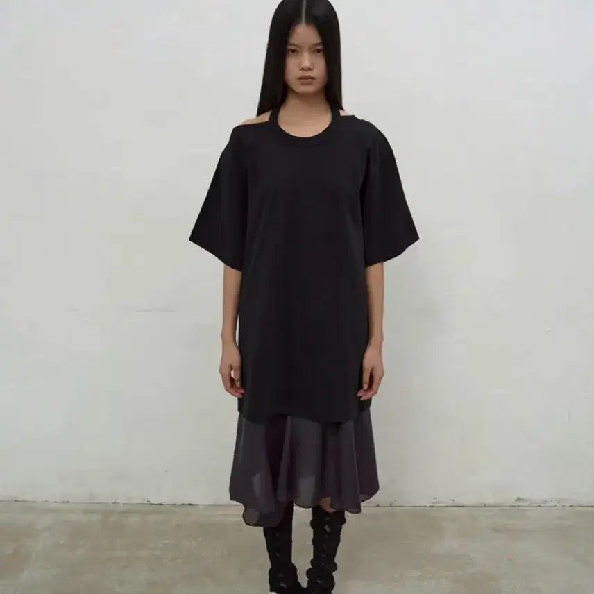 [BUNJANG] LCDCTM Halterneck Oversized Short Sleeve T-Shirt Black / lcdctm엘씨디씨티엠HALTERNECK투웨이홀터넥오버사이즈반팔나시블랙