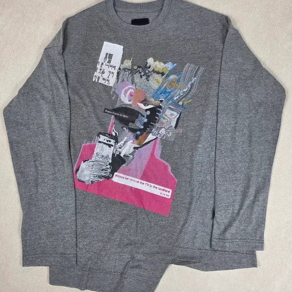 [BUNJANG] BMUET(TE) SOUNDS Collage Printing Asymmetrical Sweatshirt / 비뮈에트(BMUET(TE)) 사운즈 꼴라주 프린팅 언발란스 맨투맨