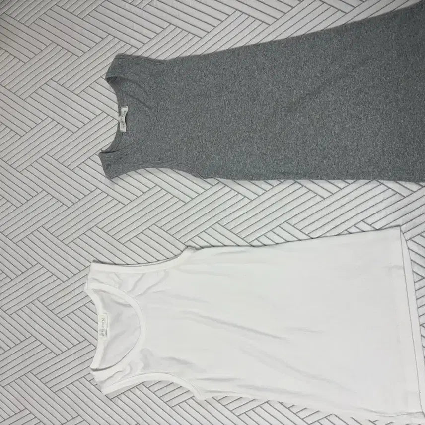 [BUNJANG] Sleeveless Tank Tops 2-Pack (White/Gray) / 깔끔한 민소매 나시 2종 (화이트/그레이)