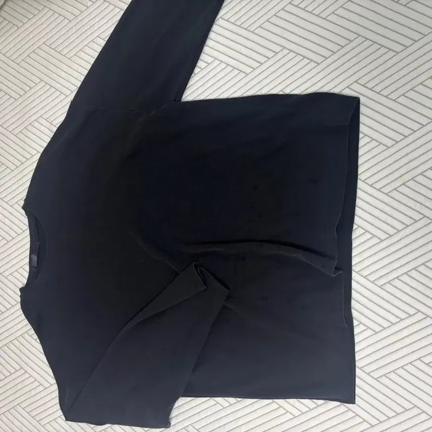 [BUNJANG] Black Long-Sleeve T-Shirt / 블랙 긴팔 티셔츠