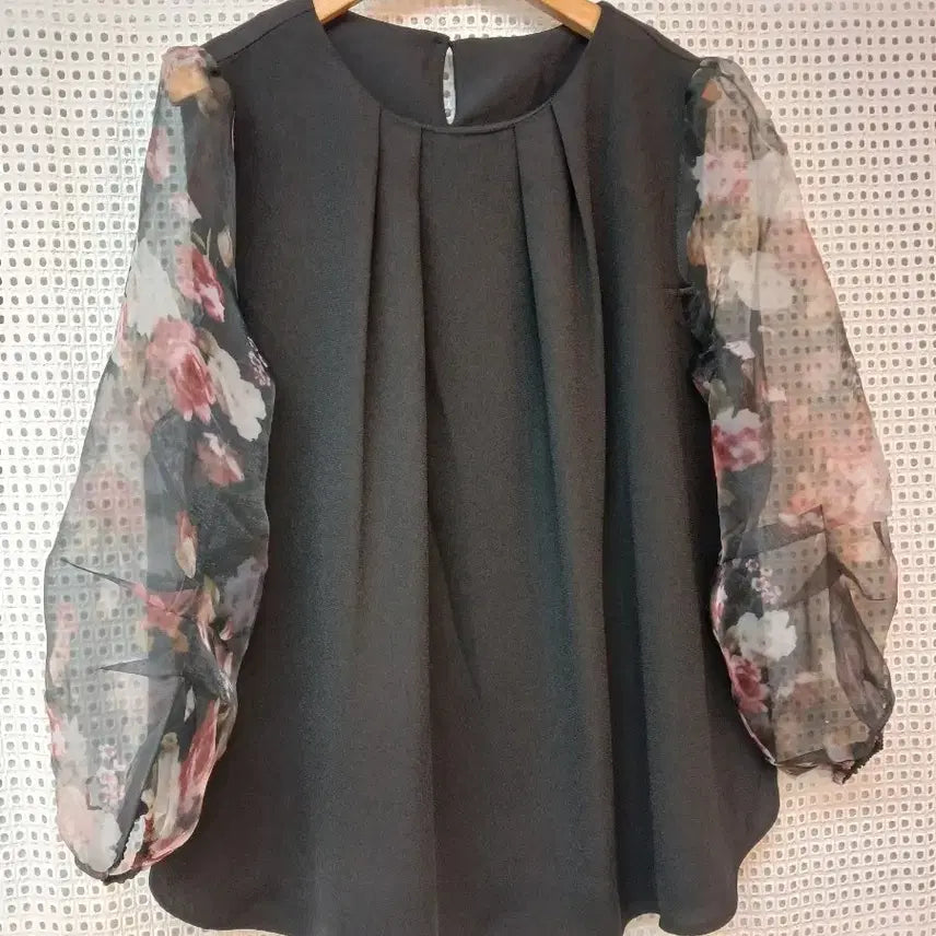 [BUNJANG] Ellenou Sheer Sleeve Blouse / 엘렌느 시스루 소매 블라우스 66