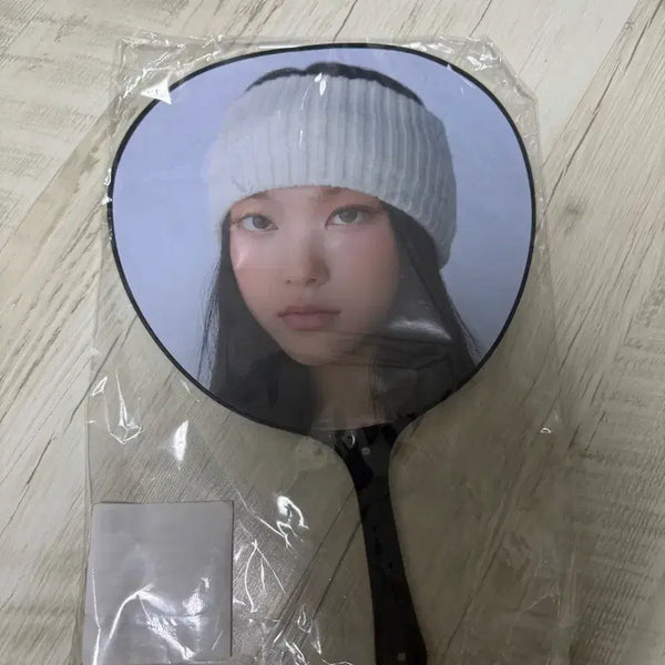 [BUNJANG] NewJeans Haerin Supernature Tokyo Dome Fan - Sealed / 뉴진스 슈퍼내추럴 해린 부채 도쿄돔 미개봉