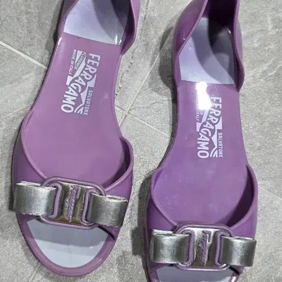 [BUNJANG] Salvatore Ferragamo Vara Ribbon Jelly Flats Size 7 / 페레가모,  바라리본 젤리슈즈  7