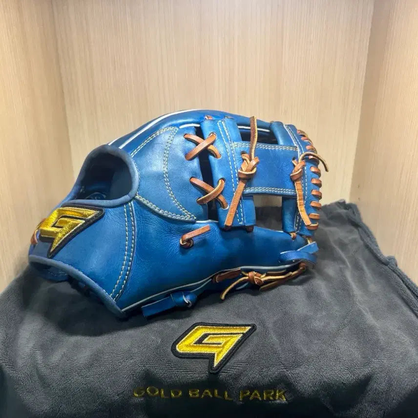 [BUNJANG] Gold Authentic Kim Young-woong Model Baseball Glove (Right-Hand Throw) / 골드 GOLD 슈프림 어센틱 내야 글러브 김영웅 모델 우투