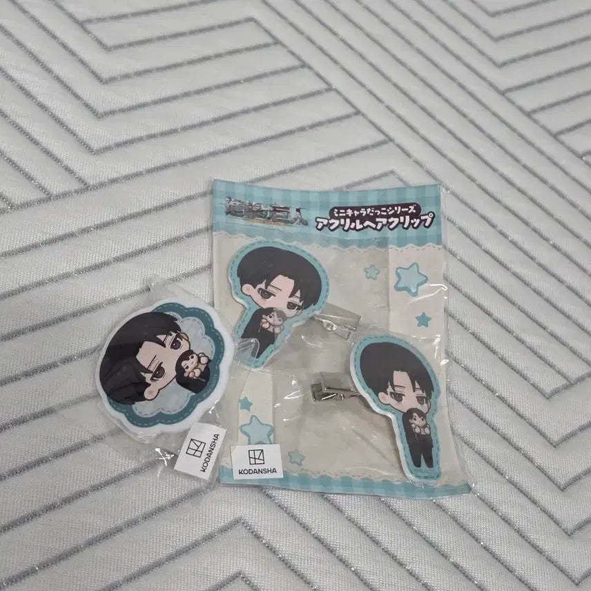 [BUNJANG] Attack on Titan Levi Acrylic Hair Clip & Ring Bundle Set (Sealed) / [미개봉] 진격의 거인 리바이 아크릴 헤어 클립, 링 일괄