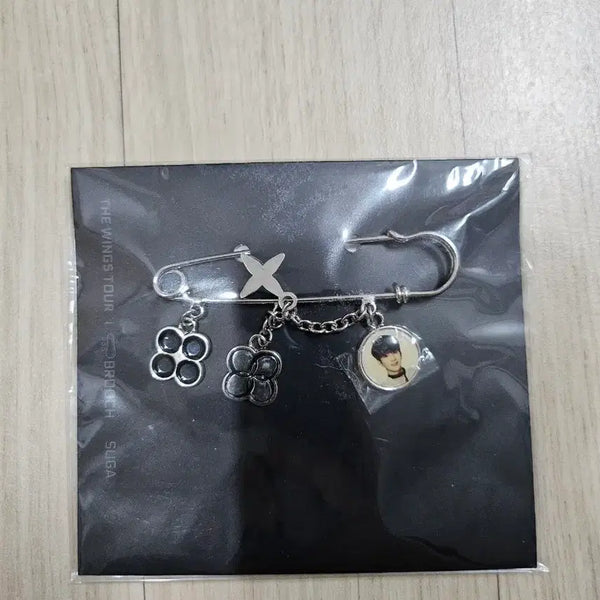[BUNJANG] BTS Suga Wings Tour Japan Exclusive Brooch / 방탄소년단 슈가 브로치 윙즈 투어 일콘한정