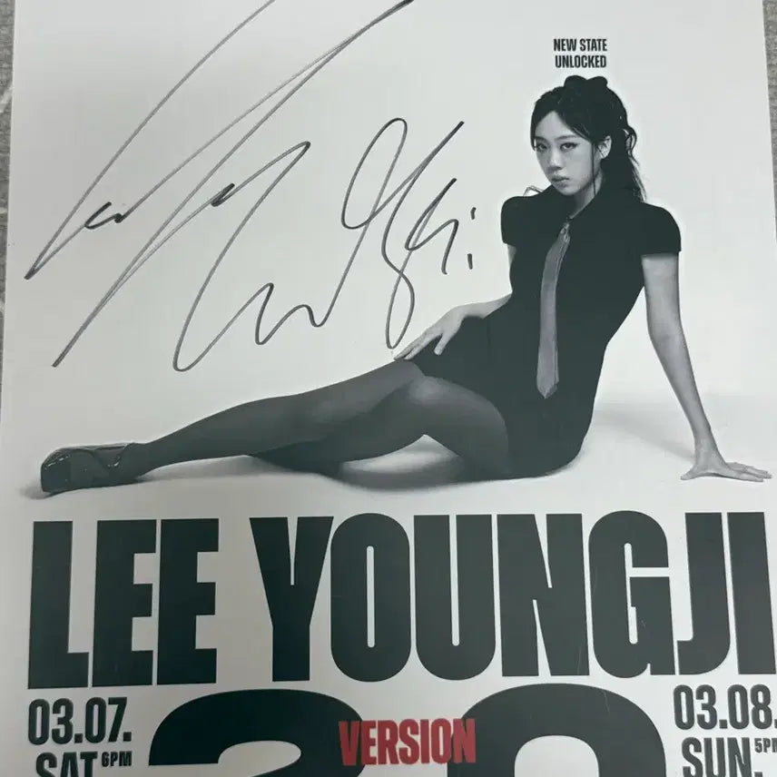 [BUNJANG] Lee Young Ji 2.0 World Tour Poster Signed / 이영지 2.0 월드투어 포스터 친필싸인