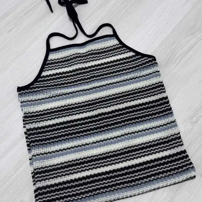 [BUNJANG] Stripe Knit Halterneck Top / 스트라이프 니트 홀터넥 탑