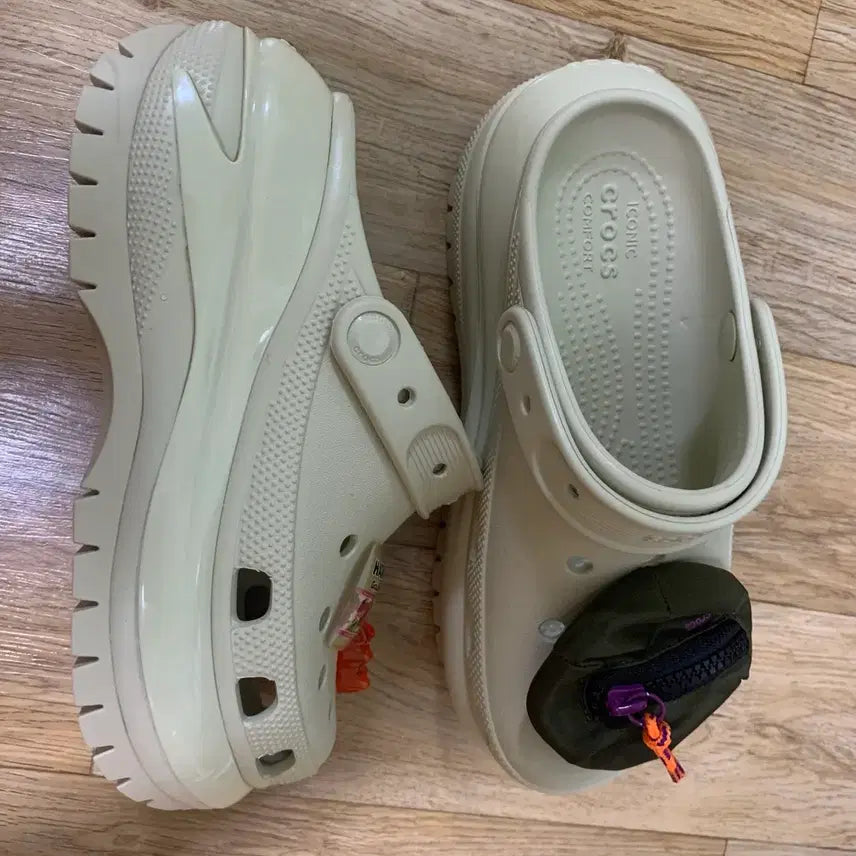 [BUNJANG] Crocs Mega Crush Clog Bone W6 with Jibbitz / (새신발)크록스 메가 크러쉬 클로그 본 W6 지비츠포함