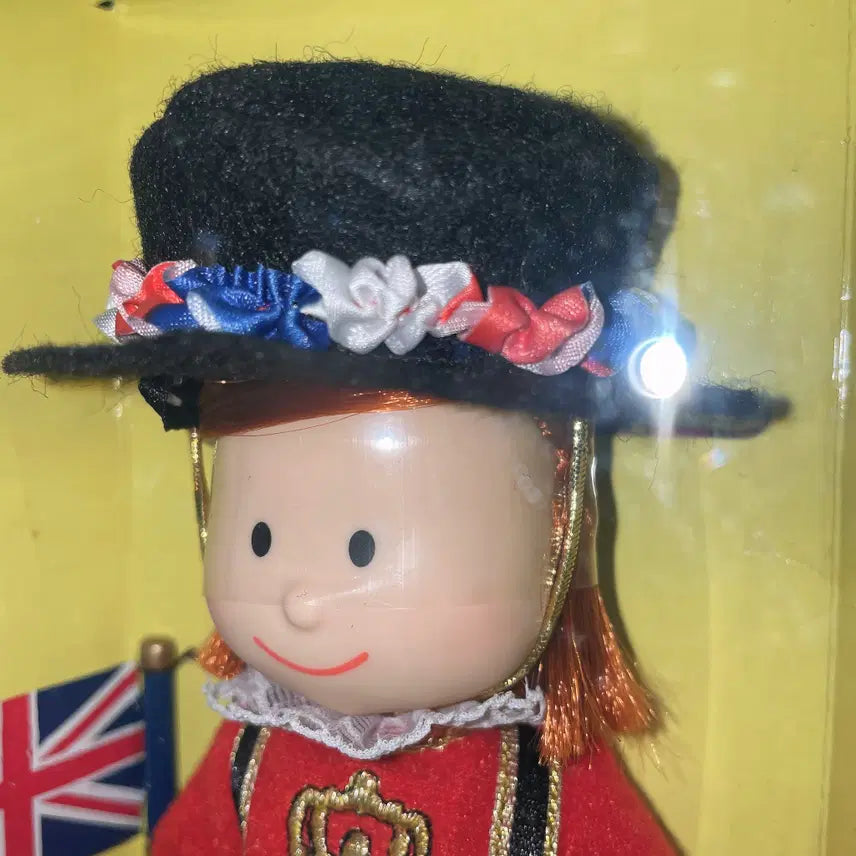 [BUNJANG] Eden Toys Madeline International Traveler England 8-inch Poseable Doll / 2000년 Eden Toys의 Madeline International Traveler  England 8인치 포저블 인형
