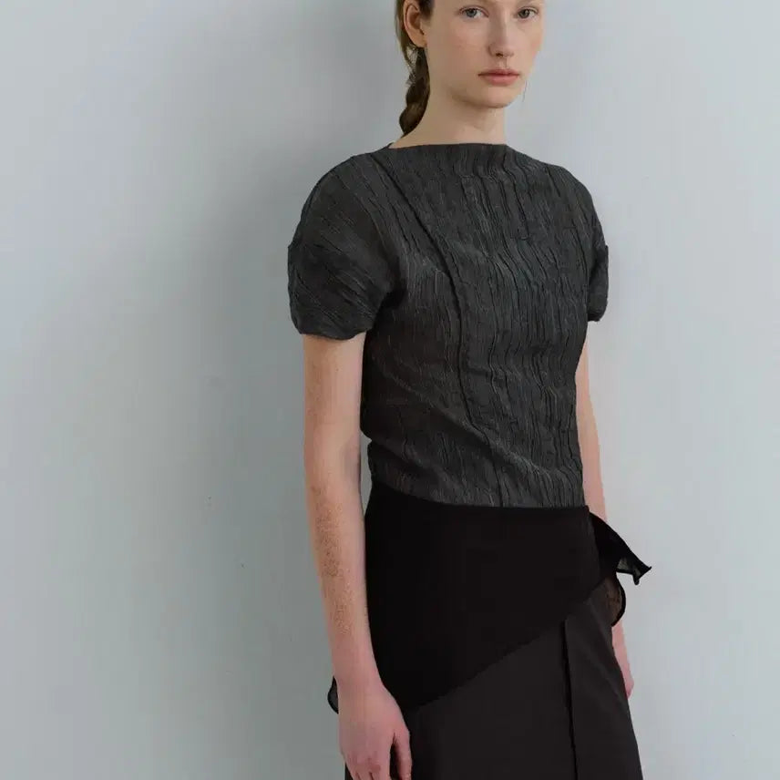 [BUNJANG] Aubour Pleated Half Blouse / aubour 아우브아워 플리츠 하프 블라우스