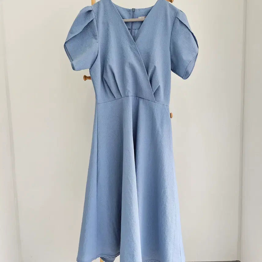 [BUNJANG] Summer Blue V-Neck Tulip Sleeve Dress / 여름 블루 브이넥 튤립소매 원피스