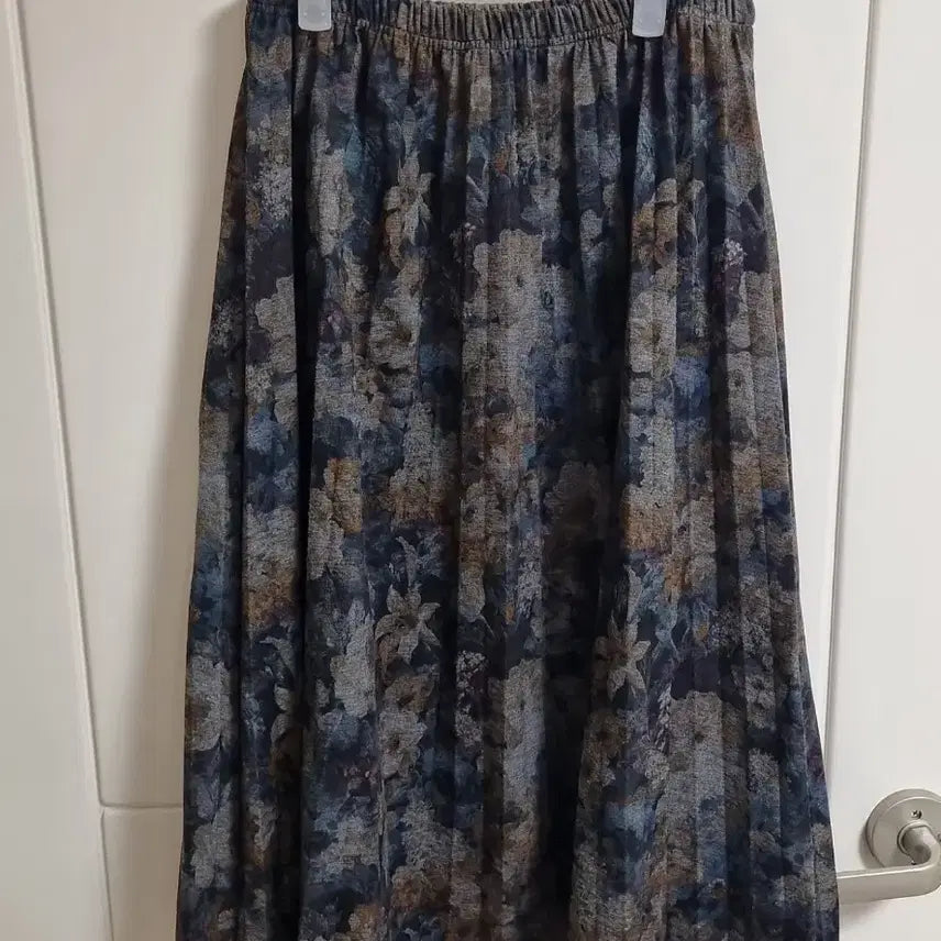 [BUNJANG] Thursday Island Floral Midi Long Skirt / 써스데이아일랜드 플라워 미디 롱 스커트 치마 꽃무늬 썰스데이 빈티지 모리걸 a라인