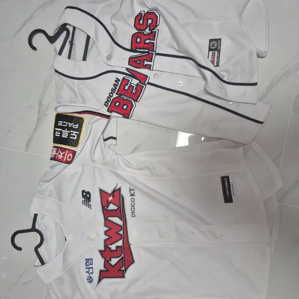 [BUNJANG] KT Wildcats Signed Baseball Jersey (Size 95) & Doosan Bears Baseball Jersey (Size 11) / Kt 두산 유니폼 판매