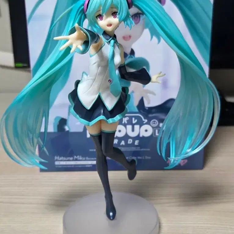 [BUNJANG] Good Smile Company Hatsune Miku: Even Though I'm Not Loved Clear Version Figure / 미쿠 사랑받지 못해도 네가 있어 클리어 버전 피규어