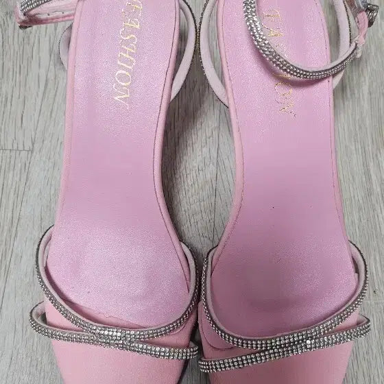 [BUNJANG] Pink Cubic Strap Sandals / 핑크색 큐빅 스트랩 샌들