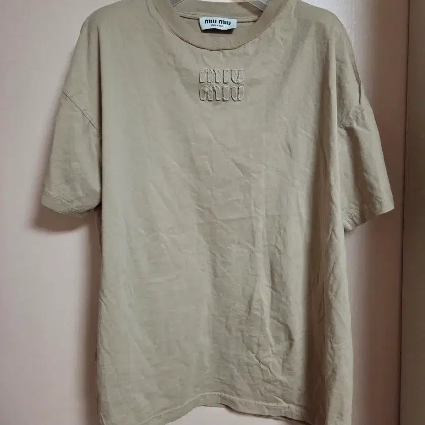 [BUNJANG] Miu Miu Logo Short Sleeve T-Shirt Beige / 미우미우 반팔티 베이지
