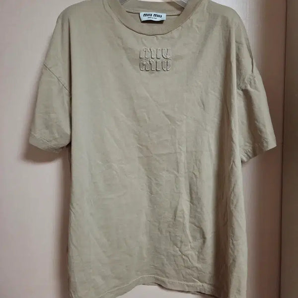 [BUNJANG] Miu Miu Logo Short Sleeve T-Shirt Beige / 미우미우 반팔티 베이지