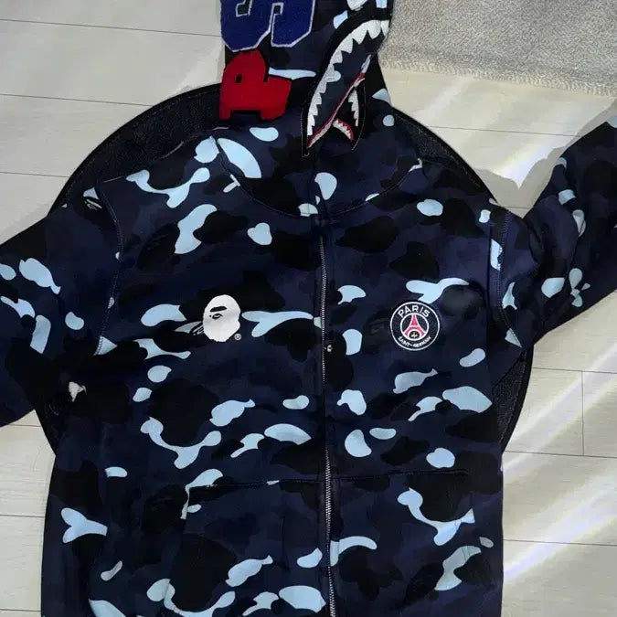 [BUNJANG] Bape x PSG Shark Hoodie Navy Camo L / 베이프 X PSG 샤크 후드집업