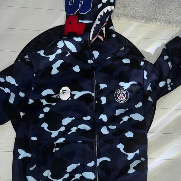 [BUNJANG] Bape x PSG Shark Hoodie Navy Camo L / 베이프 X PSG 샤크 후드집업