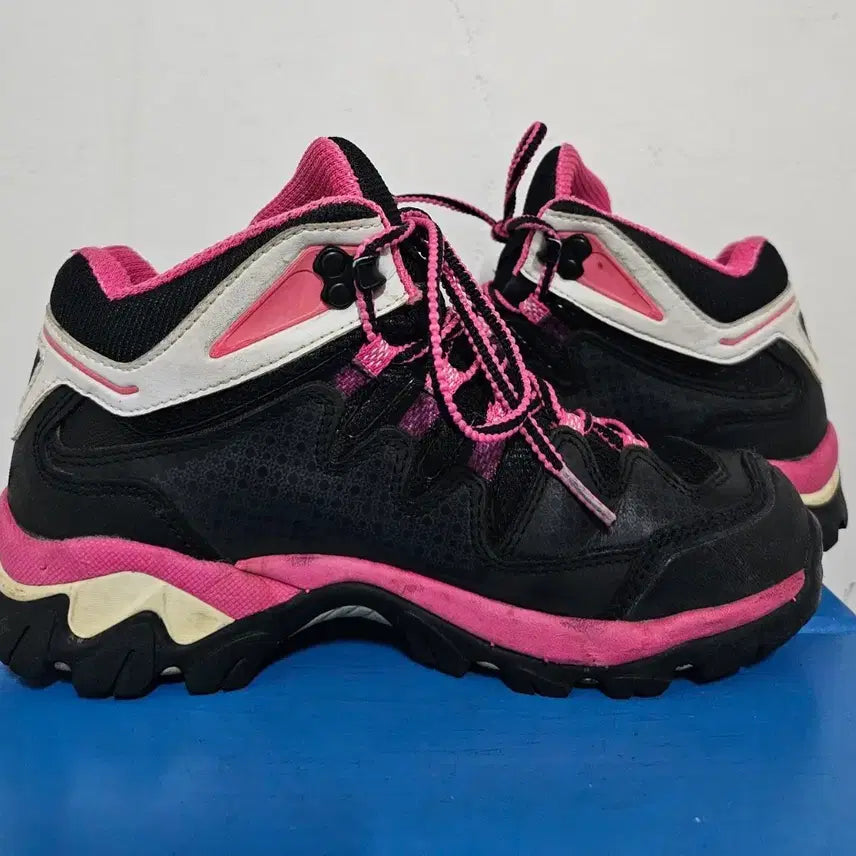 [BUNJANG] K2 Gore-Tex X-Grip Women's Hiking Boots (235mm) / k2 고어텍스 X그립 핫핑크 배색 여성 등산화. 235 상태굿