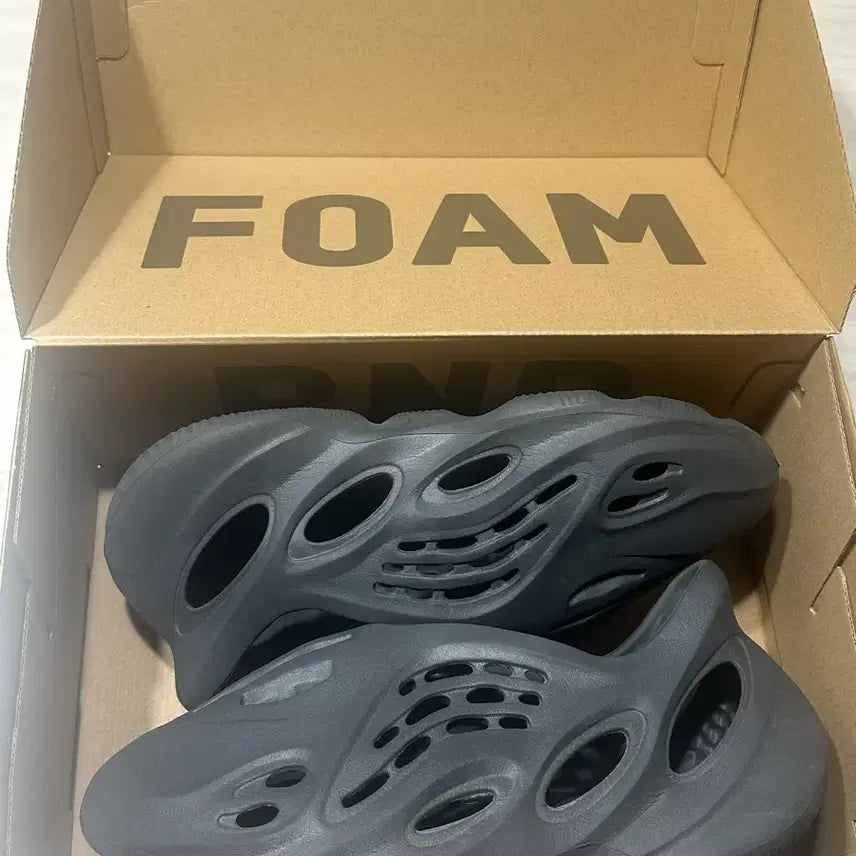 [BUNJANG] Adidas Yeezy Foam Runner Carbon 285 / 아디다스 이지 폼 러너 카본 285