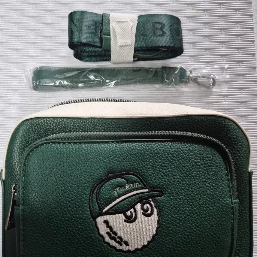 [BUNJANG] Malbon Golf Character Crossbody Pouch Bag Green / 말본 골프 볼캡 캐릭터 크로스백 파우치 그린