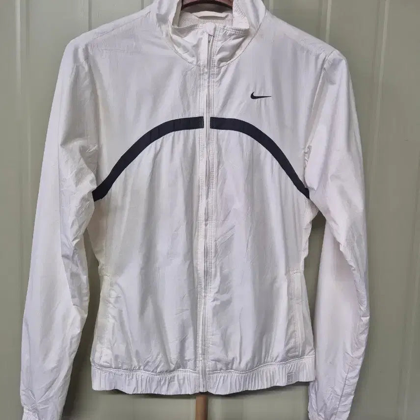[BUNJANG] Nike Women's White Windbreaker Jacket / 나이키 여성 바람막이 흰색