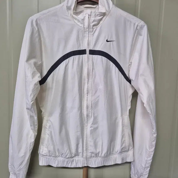 [BUNJANG] Nike Women's White Windbreaker Jacket / 나이키 여성 바람막이 흰색