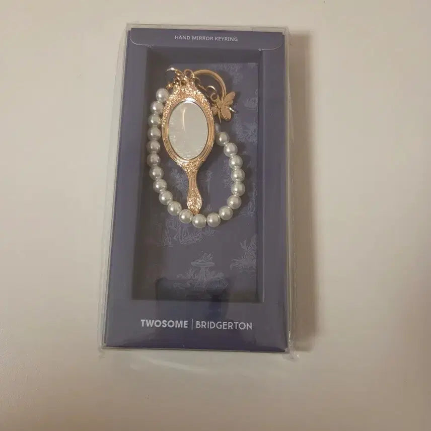 [BUNJANG] A TWOSOME PLACE Bridgerton Mirror Keyring (Rose Gold) / 투썸 브리저튼 미러 키링(로즈골드)