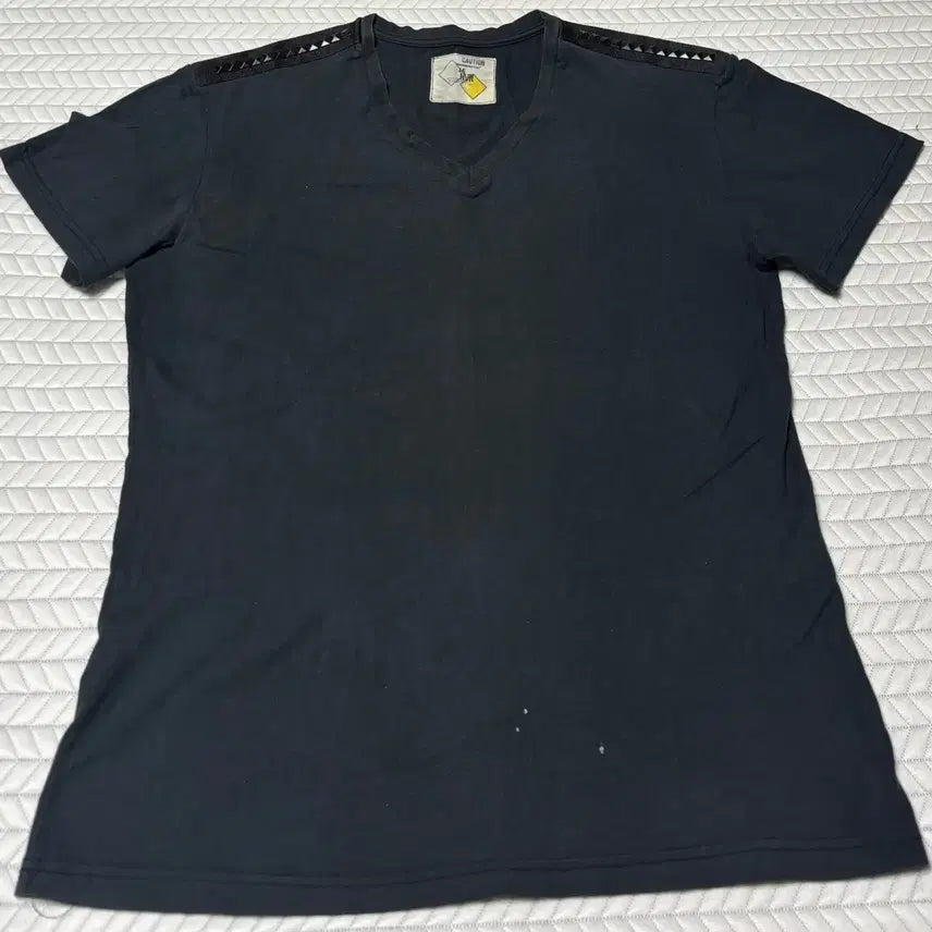 [BUNJANG] Black V-Neck Short Sleeve T-Shirt / 블랙 브이넥 반팔 티셔츠