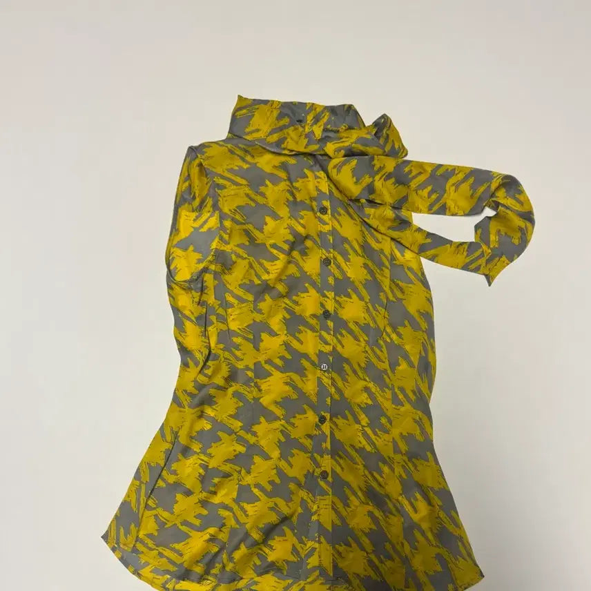 [BUNJANG] Club Monaco 100% Silk Patterned Sleeveless Blouse S / 여성 클럽모나코 패턴 실크 100% 스카프 나시 블라우스 S
