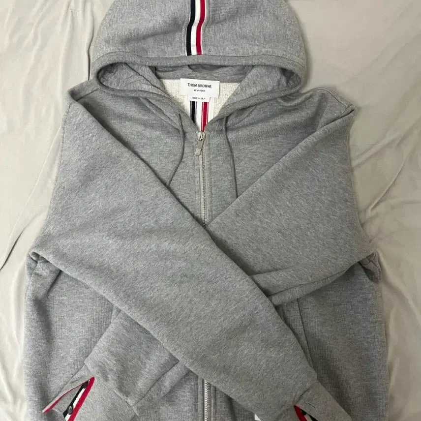 [BUNJANG] Thom Browne Back Stripe Zip-Up Hoodie Grey Size 1 / 톰브라운 백삼선 후드집업 그레이 1사이즈