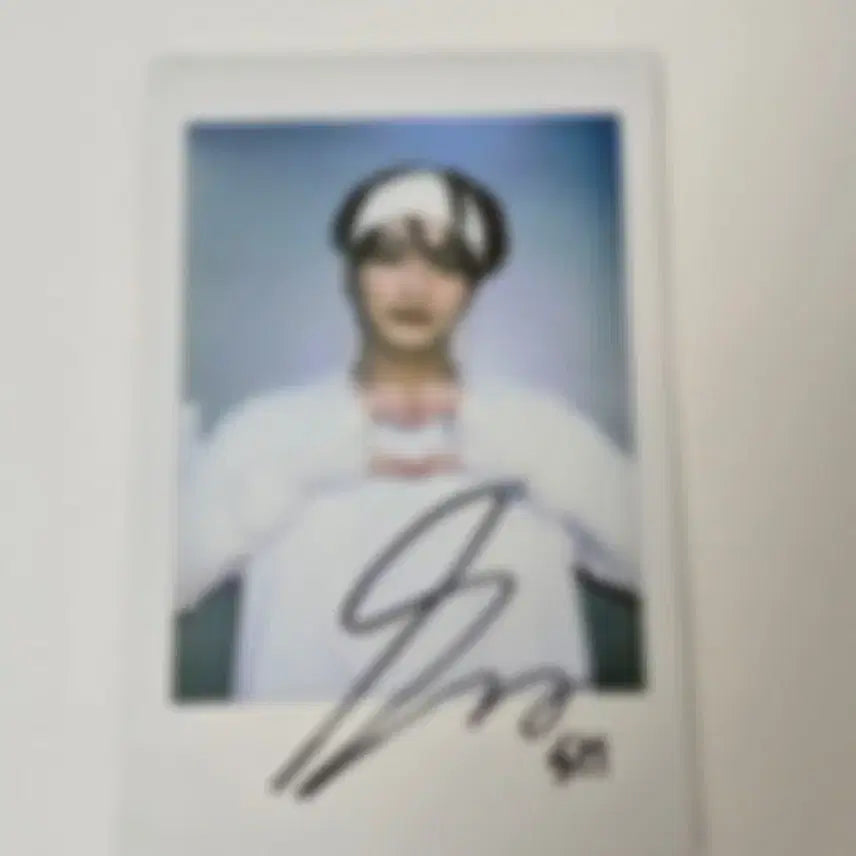 [BUNJANG] ATEEZ Seonghwa Signed Polaroid / 에이티즈 성화 싸인 폴라
