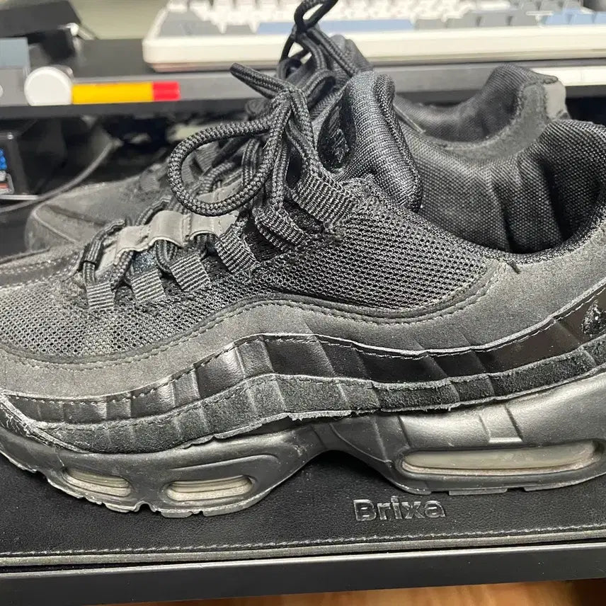 [BUNJANG] Nike Air Max 95 Essential Black Sneakers (749766-009) / 나이키 맥스95 에센셜 블랙(749766-009)