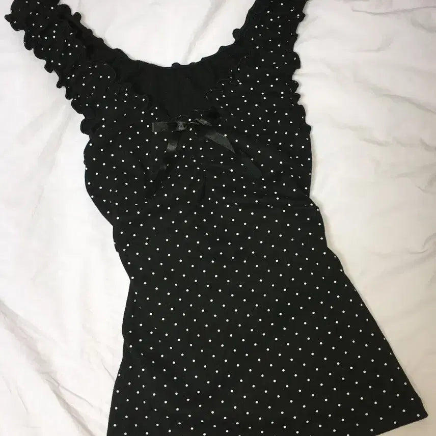 [BUNJANG] Dot Shirring Sleeveless Top - Black / 로걀 도트 땡땡이 셔링 나시탑 블랙
