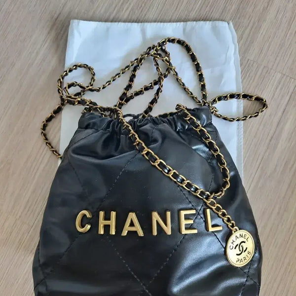 [BUNJANG] Chanel 22 Quilting Mini Bag Black Gold / 새상품)제니 22 퀼팅 미니 백